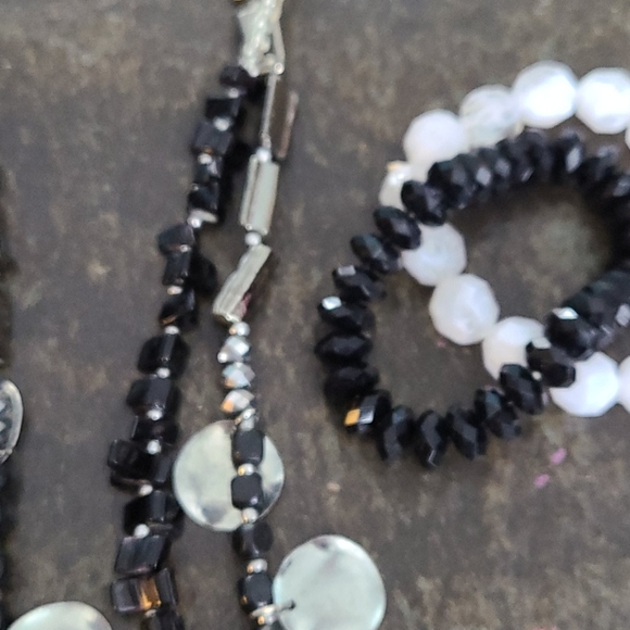 Beaded double strand necklace and bracelets - Picture 7 of 9